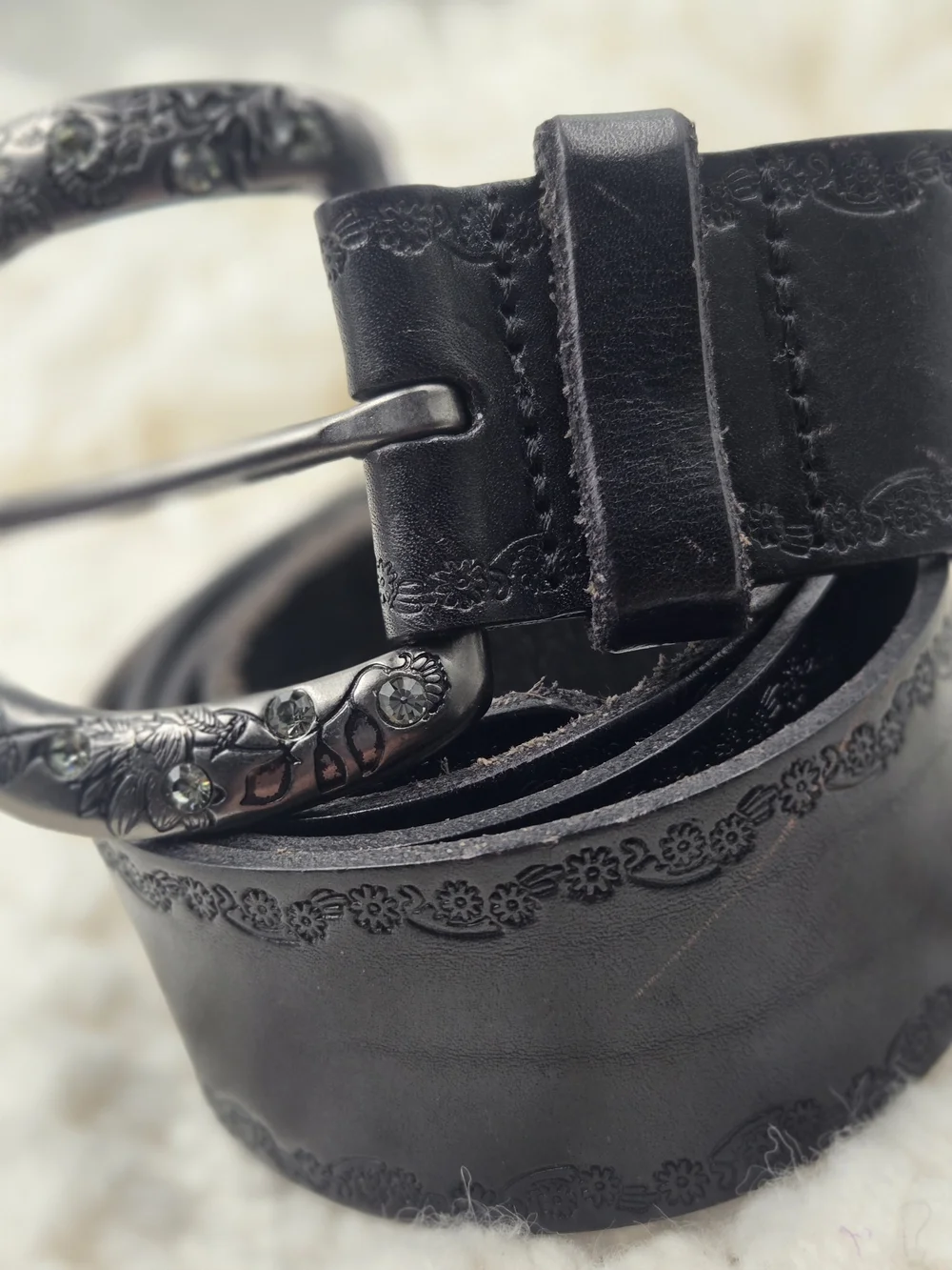 Fossil Black Leather Men's Belt with Decorative Floral Buckle